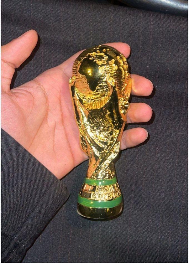 مجسم كأس العالم نسخة مصغرة 15 سم ويزن 3.8 ويزن 3.8 كيلوجرام