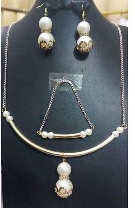 White Industrial Pearl Collate Is Set Of Earrings Gosha And Necklaces