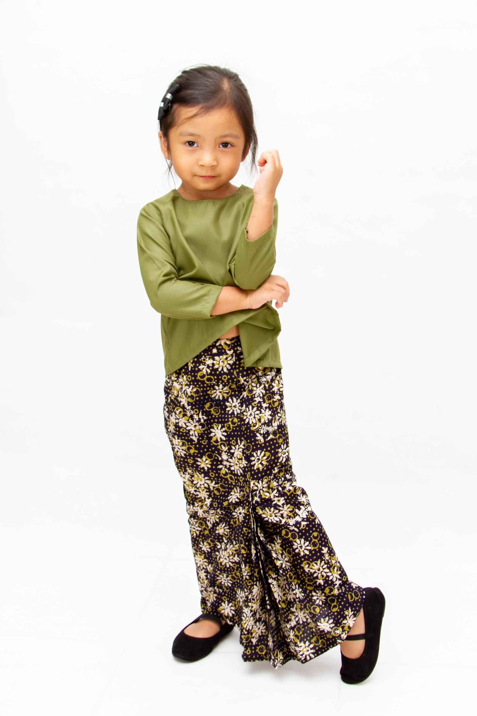 Eloque Batik Kipas Girls Skirt 9737 - 4 Sizes  (Black /Green)