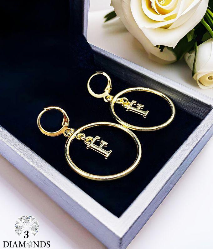 3Diamonds Earrings With The Letter F, Gold Plated Without Lobes - High Quality