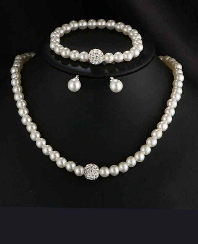 A Collection Of White Pearl Necklace +Bracelet + Earrings