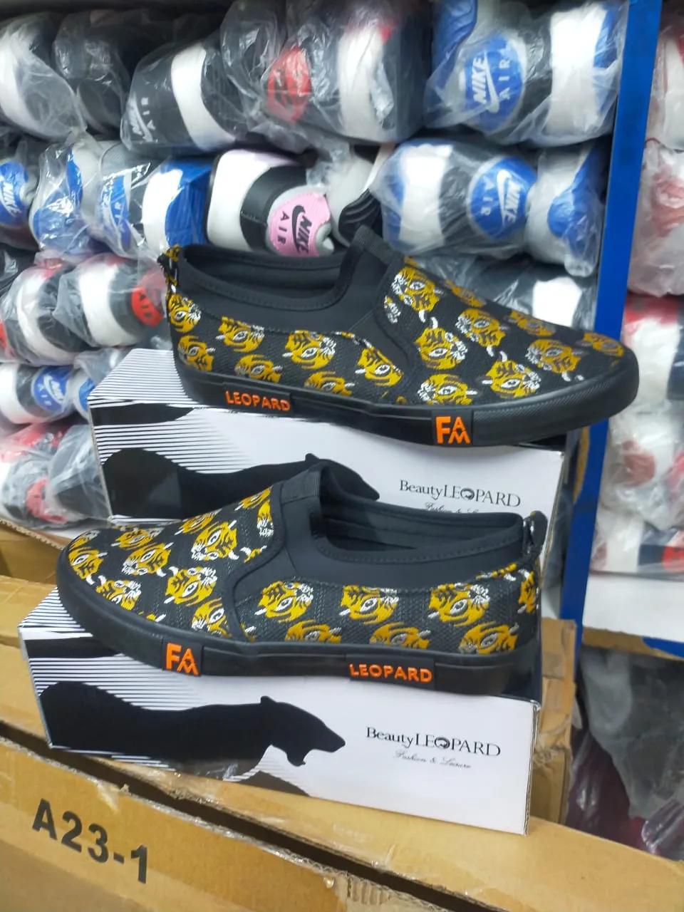 High Quality men`s leopard rubber shoes