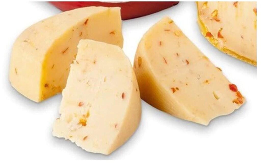 Gouda Cheese with Red Pepper