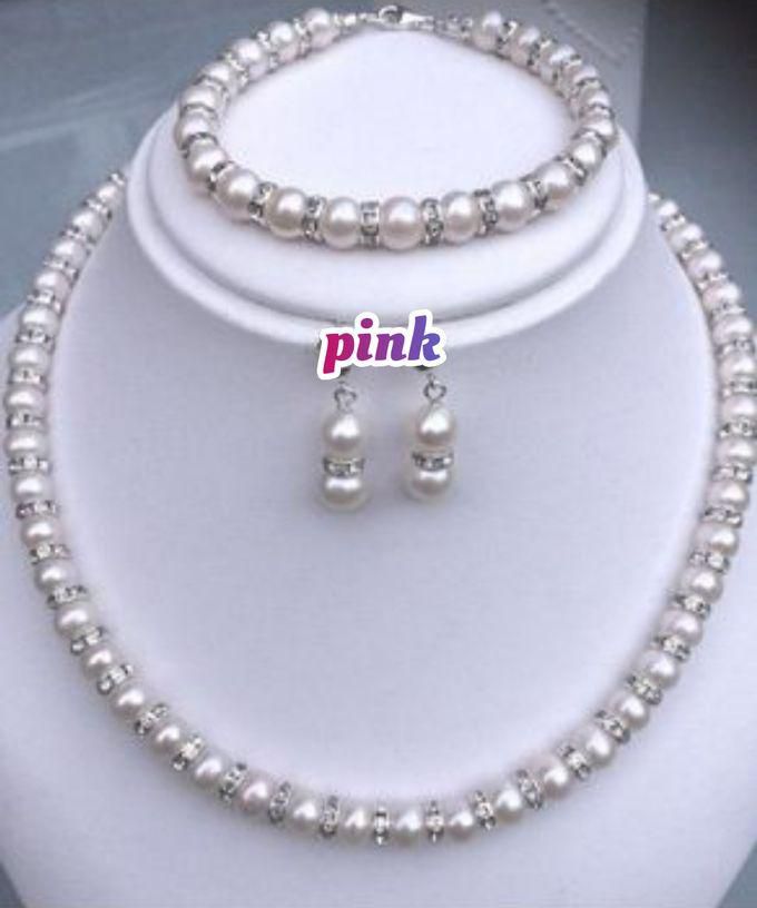 RA accessories Women Set Of Pearls Necklace, Bracelet, Earring With Diamond Breaks