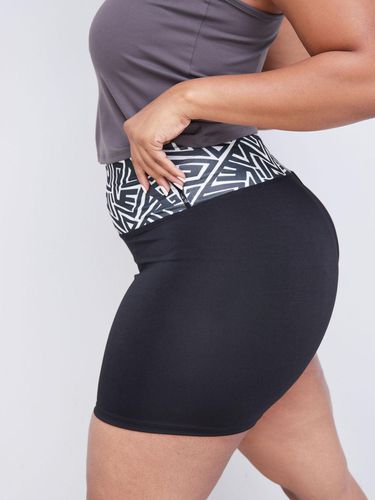 Vivo Fitness Shorts - Black / White Geometric Print