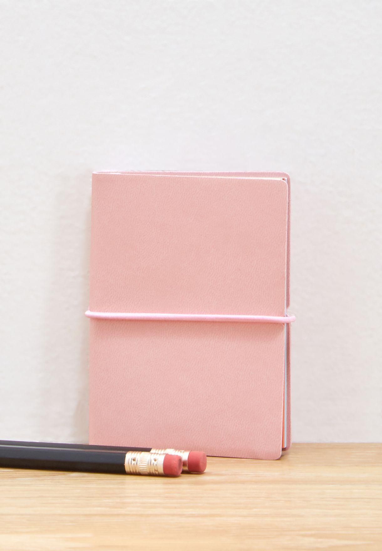 دفتر بأوراق ملونة