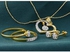 طقم مجوهرات من الذهب الخالص 18 قيراط مزين بالالماس مع تعليقة بتصميم قلب، 4 قطع من فيرا بيرلا