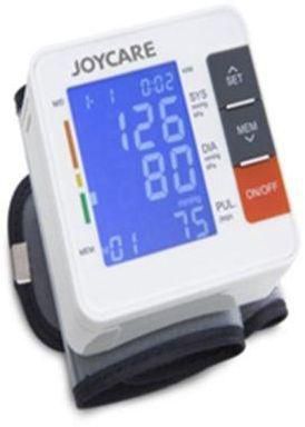 جهاز قياس ضغط الدم من الرسغ.
