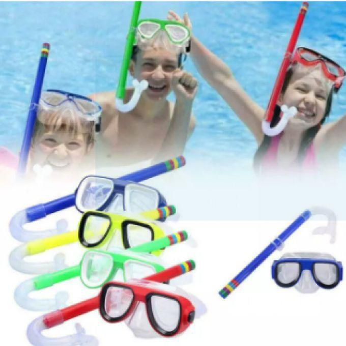 مجموعة السباحة تشمل نظارات السباحة وأنبوب التنفس وقناع السباحة