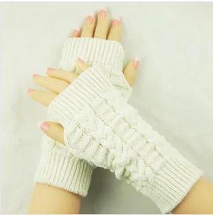 Women's Gloves Made Of Crochet