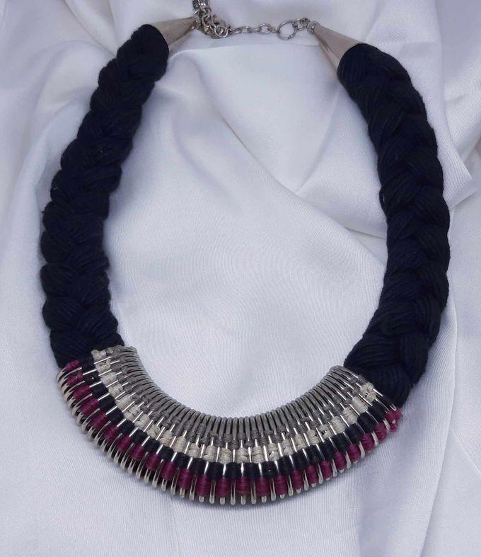 RA accessories Handmade Women Necklace Black And Multi Color With Strong String