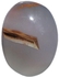 حجر عقيق يماني ابيض اللون مصور بصورة طبيعية بيضاوي الشكل