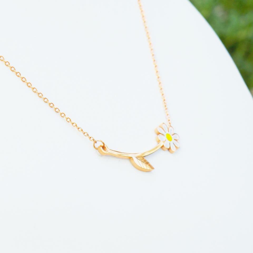 Aiwanto Lily Flower Pendant Necklace