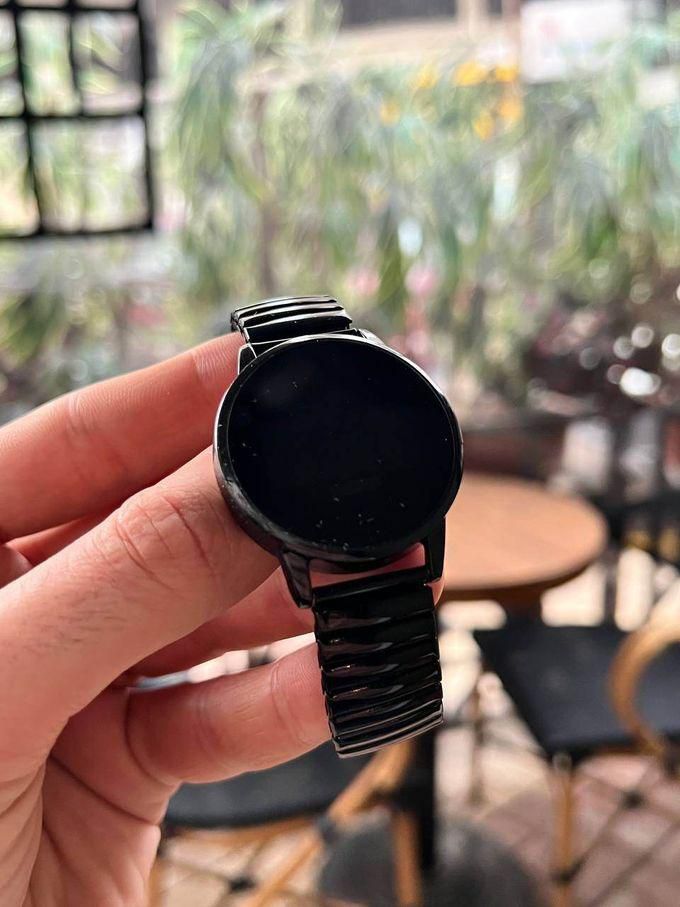 Digital Touchscreen Watch With An Elastic Strap