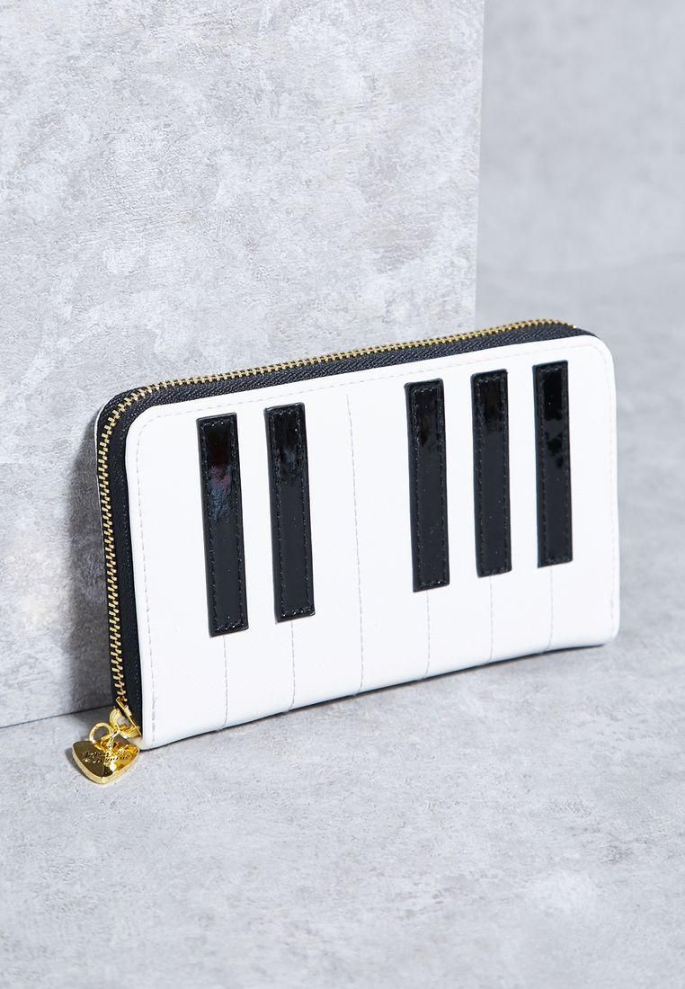 محفظة مزينة بشكل مفاتيح البيانو