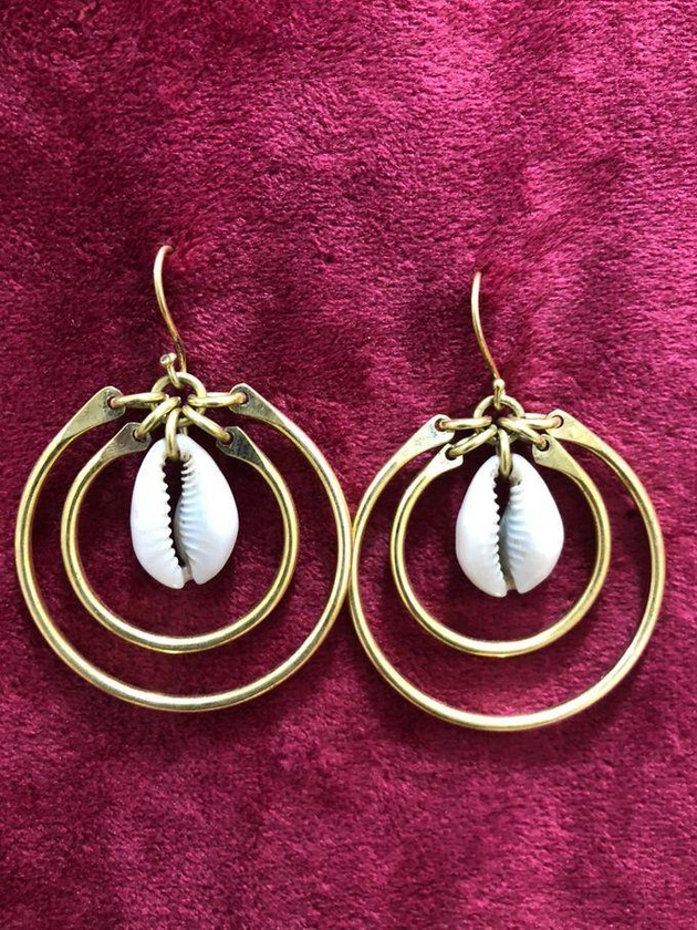 Fashion Brass With Shell Handmade Dangling Earrings For Women.