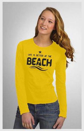 تيشيرت بطبعة عبارة "Life Is Better At The Beach" أصفر