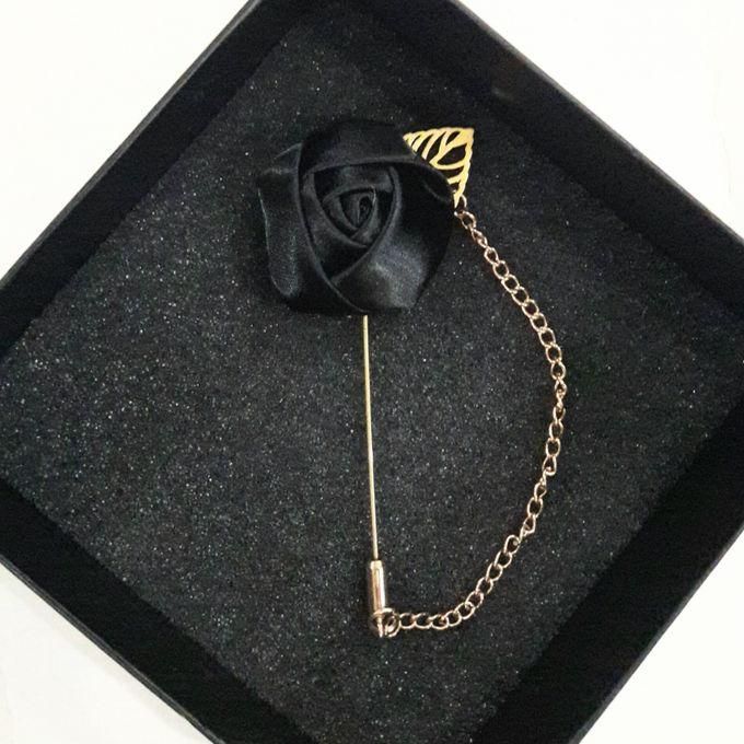 Lapel Pin Rose Suit Brooch With Gold Leaf And Chain - Black