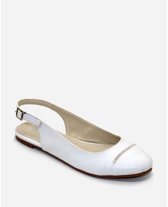 Tata Tio Closed Toe Sandals - White