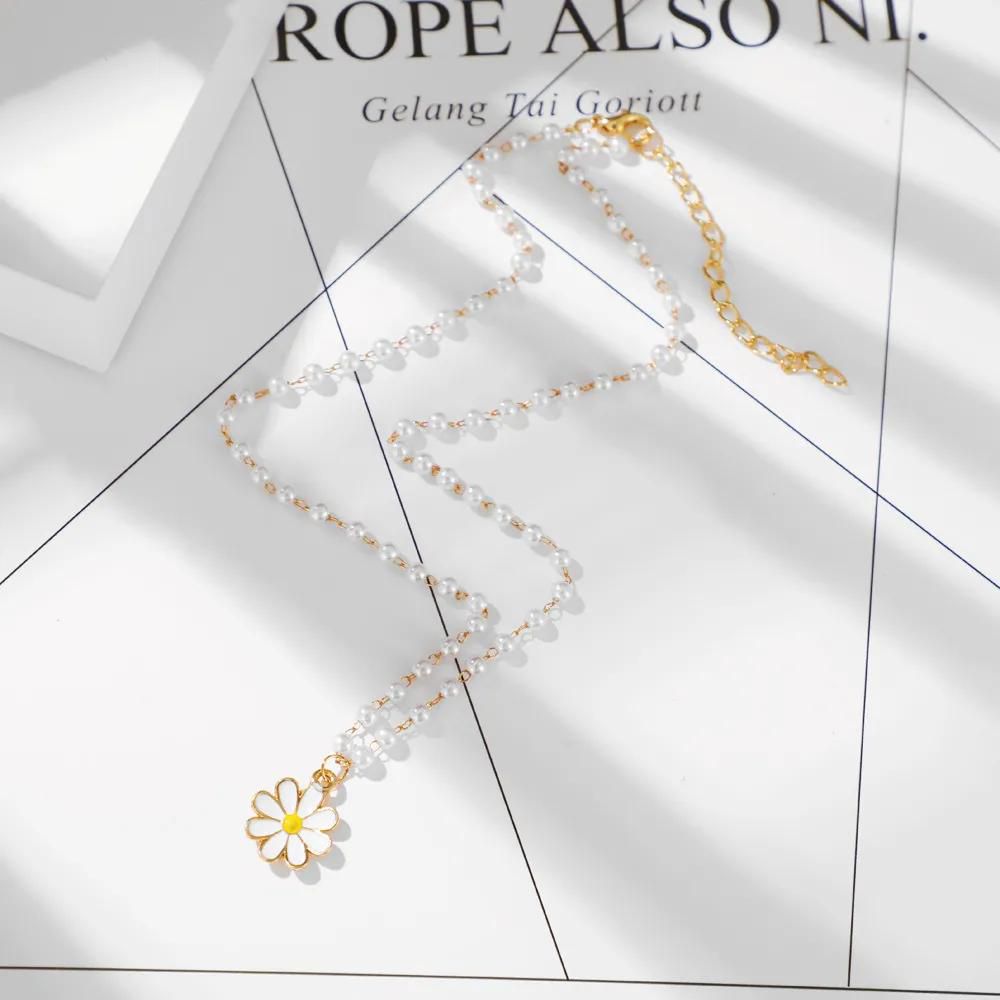 Trend Elegant Jewelry White Imitation Pearl Chain Oil Flower Pendant Necklace Unquie Women Fashion Necklace