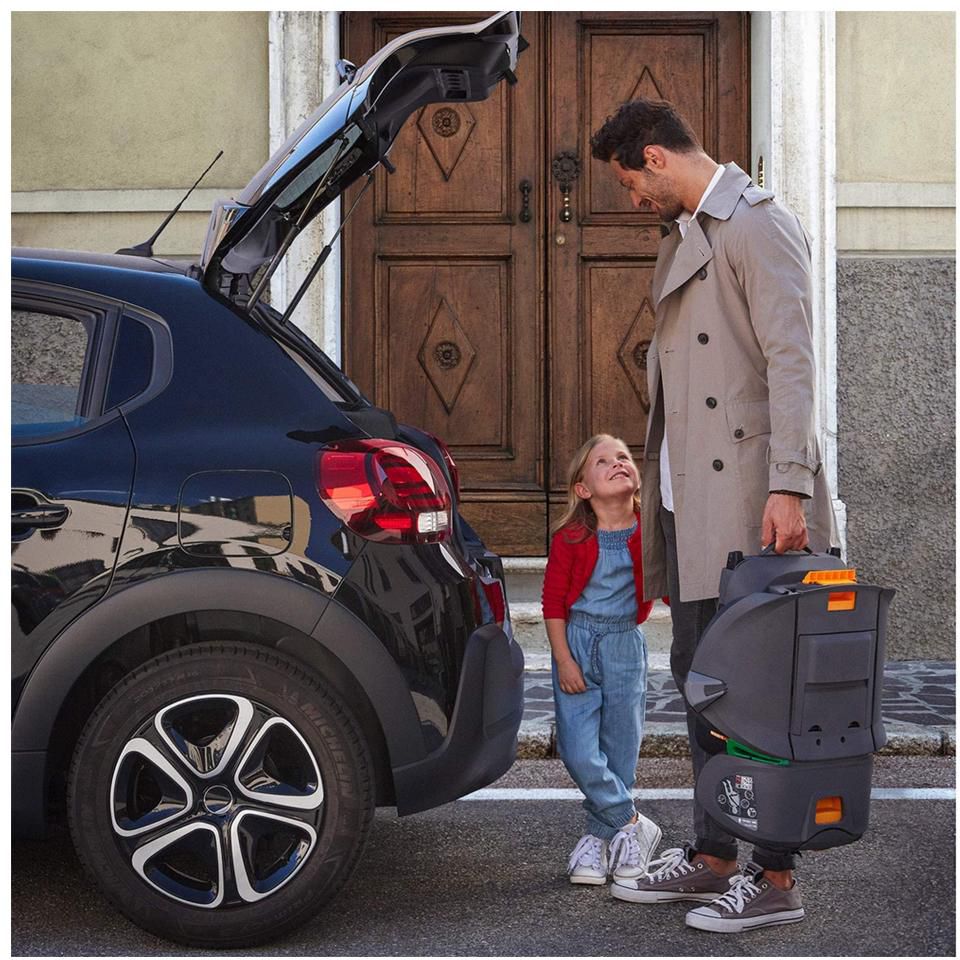 Chicco - Fold & Go i-Size Car Seat - Black- Babystore.ae
