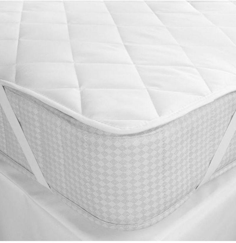 Quilted Mattress Protector With an Outer Face of Microfiber Microfibre White 200x180 centimeter