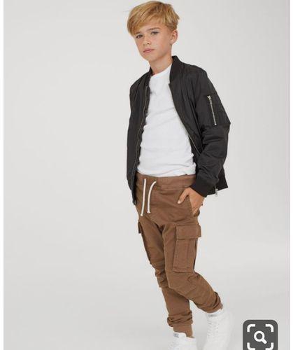 Fashion kids cargo pants with side pockets and a waist band.