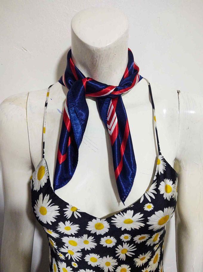 Fashion Ladies Scarf White/Navy Blue/Red Pattern In Colour