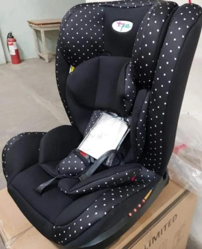 Carseat isofix 35 kg 5 point Wide, twist-free straps Front harness adjustment (tightness) Seat belt Routing paths Wings for sleeping and protection (padded) · Head