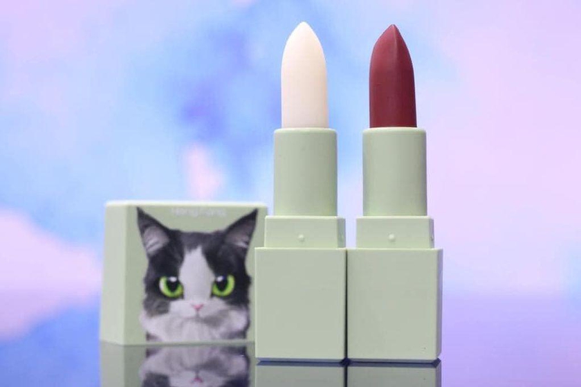Cat Lips Hang Fang Lipstick 320 + Moisturizing Fixative
