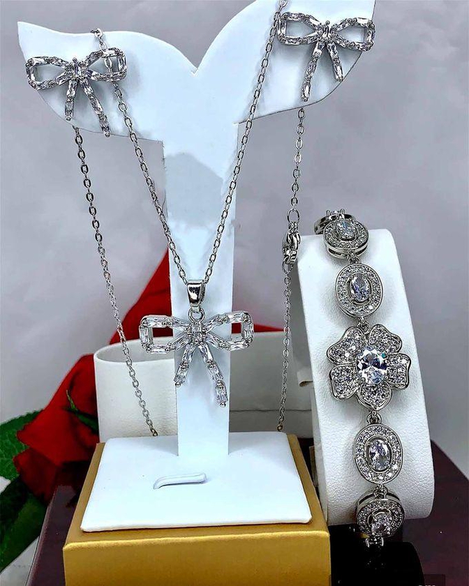 SILVER FASHION PARIS So Beautiful Women's Silver Necklace & Bracelet Set (Paris)