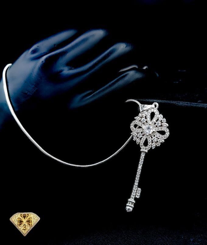 3Diamonds High-Quality Platinum-Plated Key Pendant Necklace With Zircon Stone