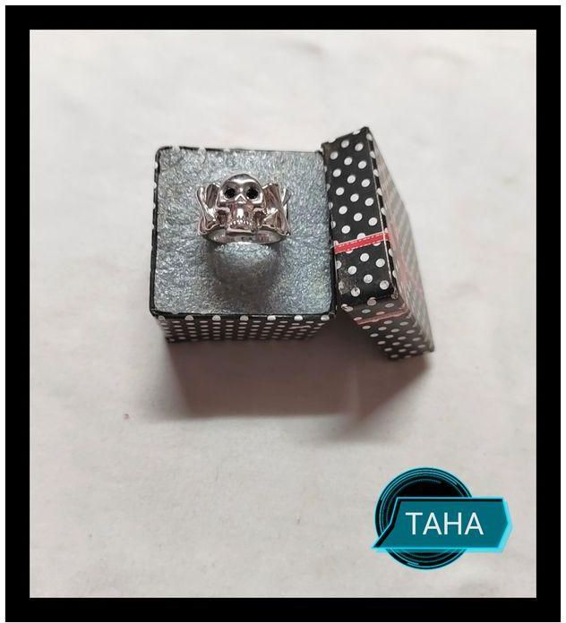 A Very Elegant Ring For Elegant Women - Metal - Silver - With Box As In The Picture