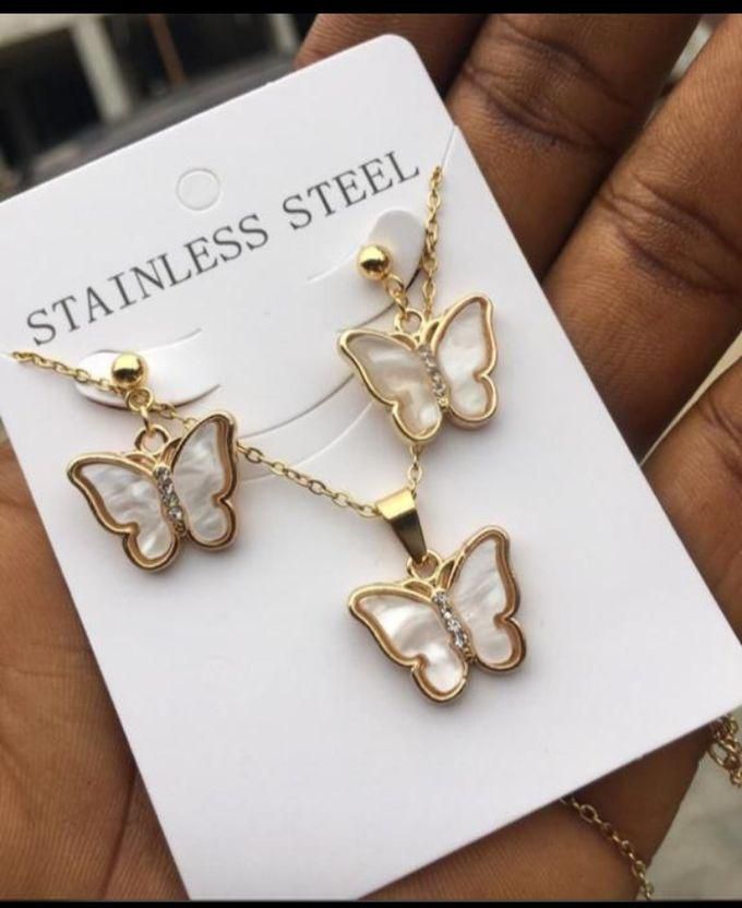 Ladies Fashion Butterfly Necklace Pendant With Earring Gold
