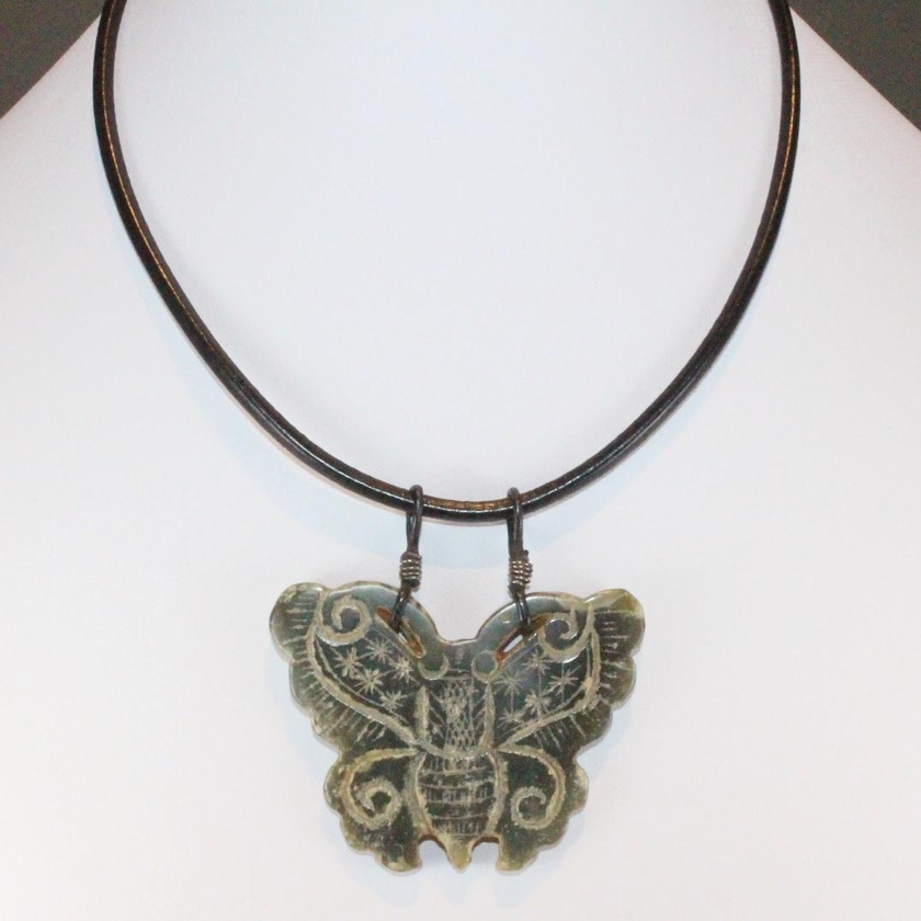 Magari Vintage Hetian Jade Butterfly Pendant Auspicious Necklace (Green)