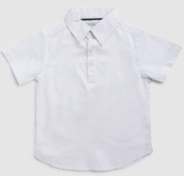 قميص بأكمامٍ قصيرة ورقبة بياقة أبيض