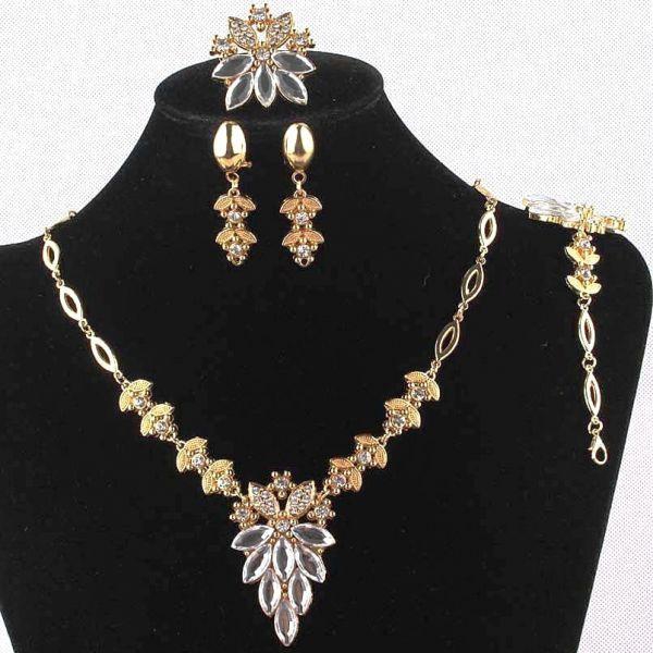 Jewelry Sets gold-plated and crystal pieces (four pieces)