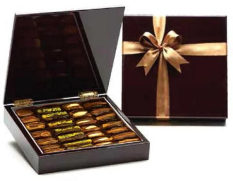 Assorted Date Wooden Box 500g