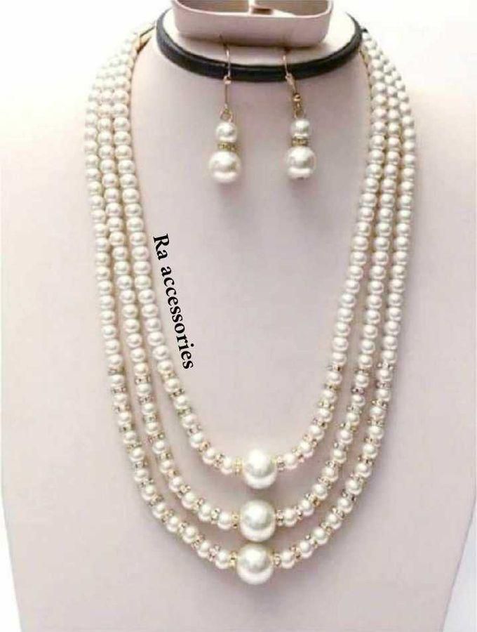 RA accessories Women's Set Of Necklace Multi-Layered, Earring Of Off-White Pearls & Diamond Breaks