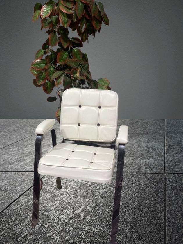 Italian Waiting Chair With Armrest 2m - White
